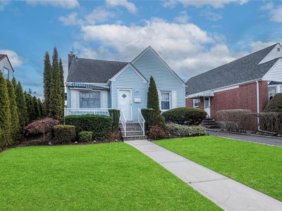 70 Nugent Street, New Hyde Park, NY, 11040