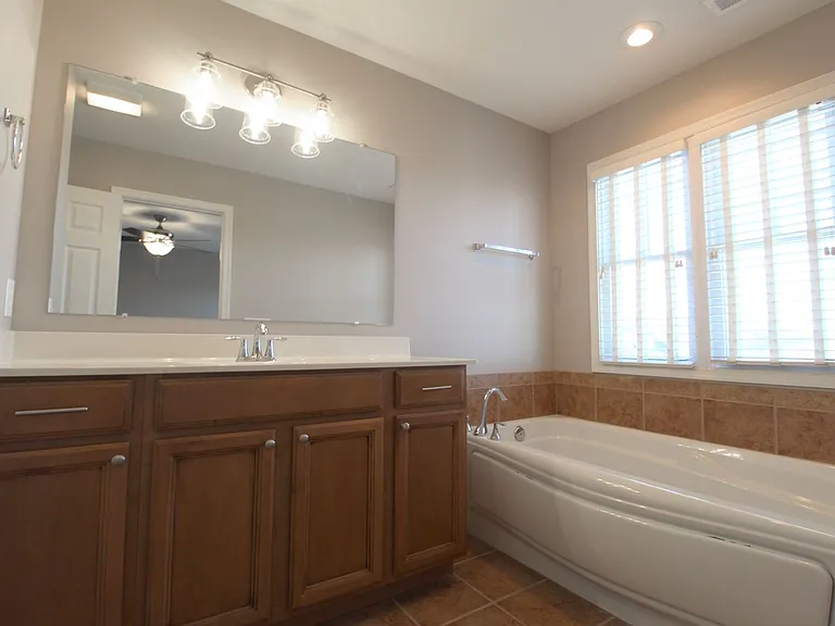 2189 Deyerle Ave — Photo 27