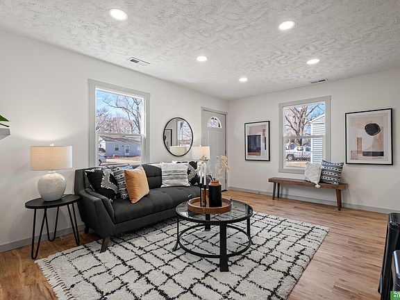 4th image of 260 Columbus Ave