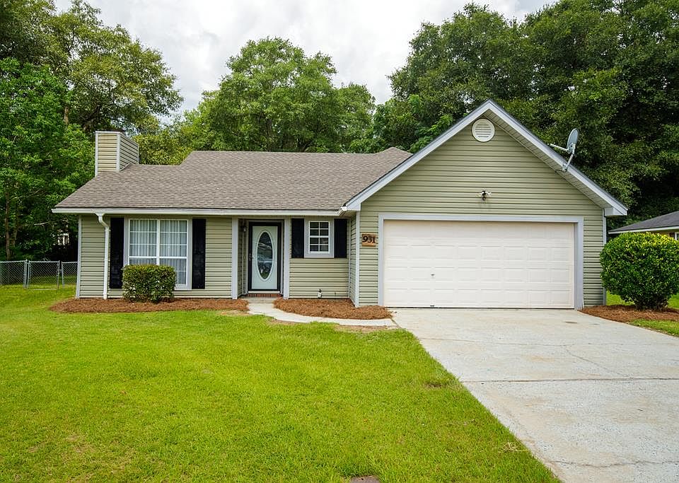 1st image of 931 Lakeside Dr