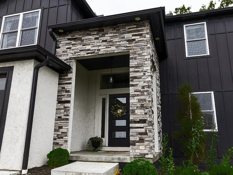 1246 Rich Blvd — Photo 3