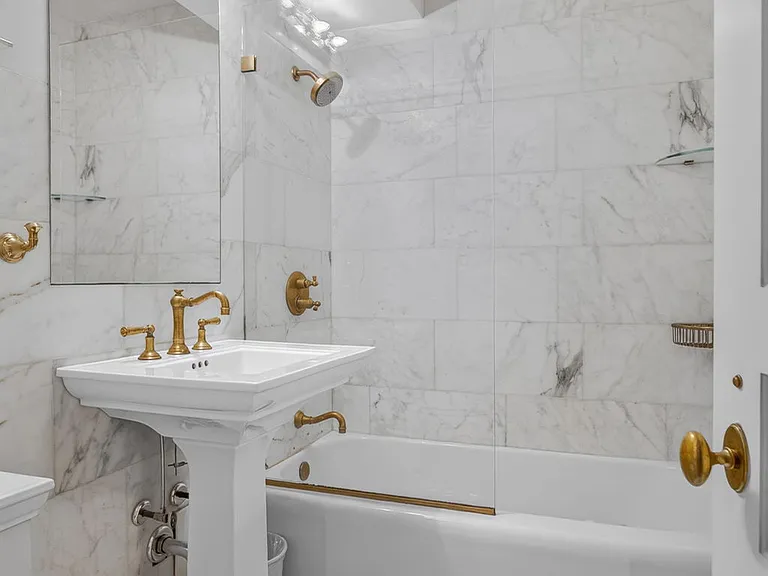 130 E 63rd St #6B — Photo 11