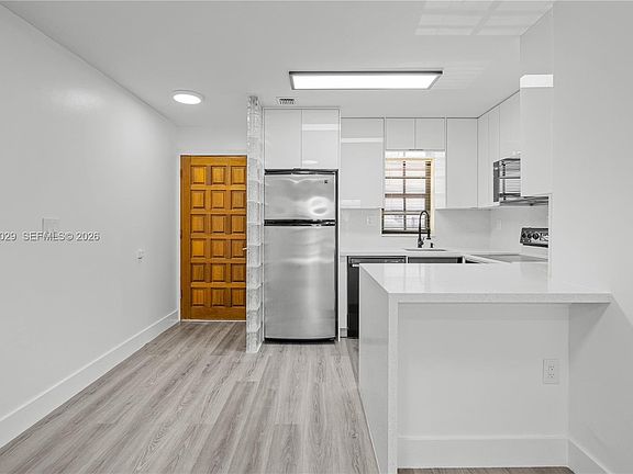 5th image of 12035 SW 18th St