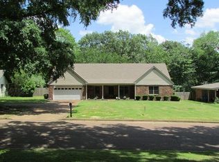 1716 Oak Hill Rd, Germantown, TN 38138