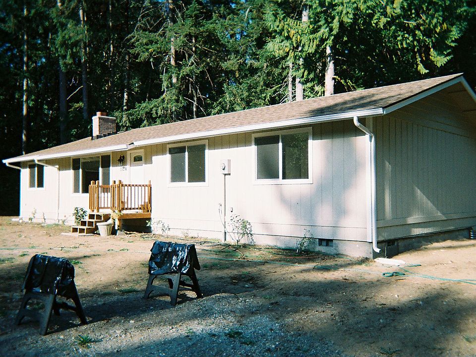 2nd image of 15200 Rosemary Loop SE