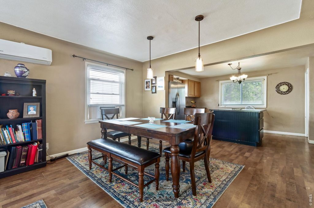 327 W Eisenhower Blvd