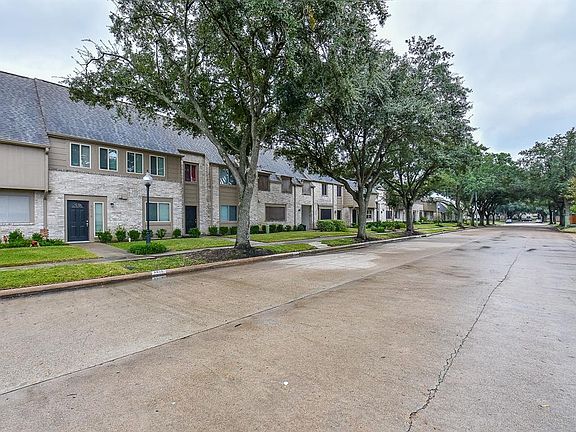 3rd image of 6650 Montauk Dr #1