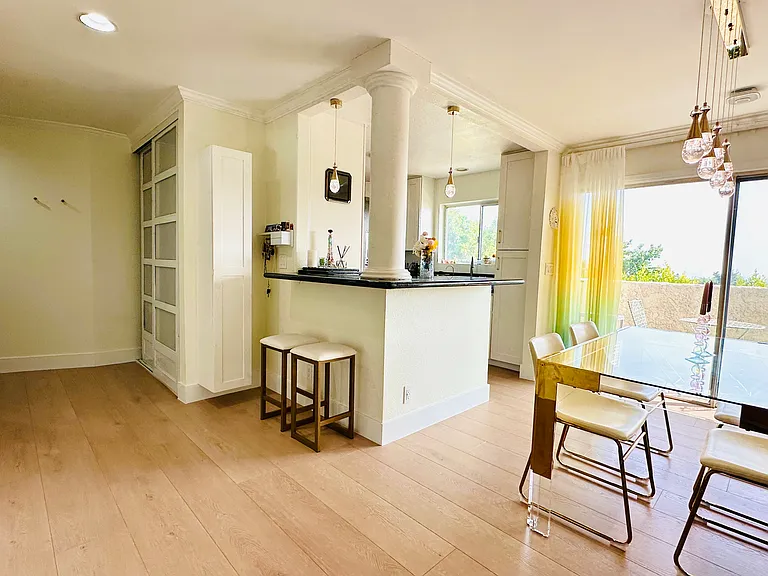 8400 De Longpre Ave #0 — Photo 5