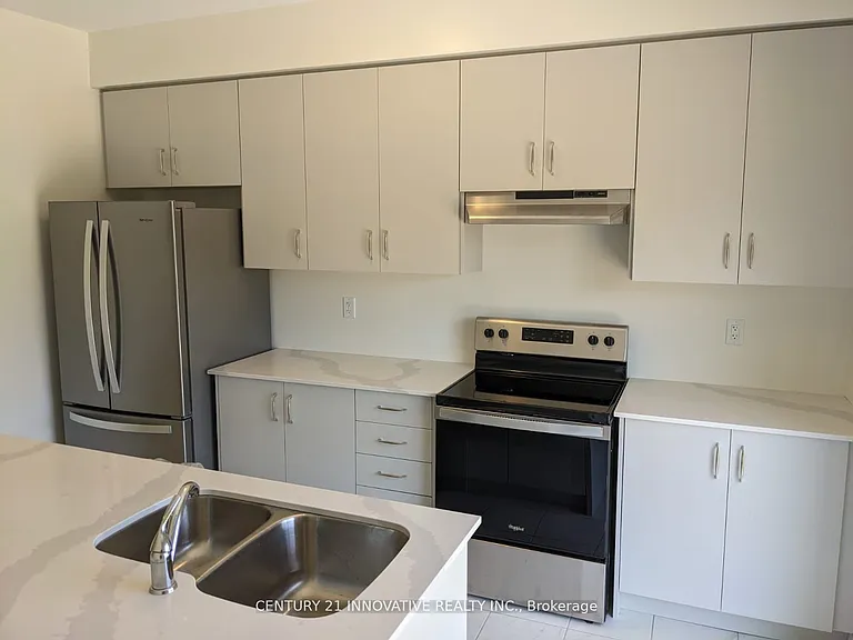 38 Lahey Cres — Photo 2