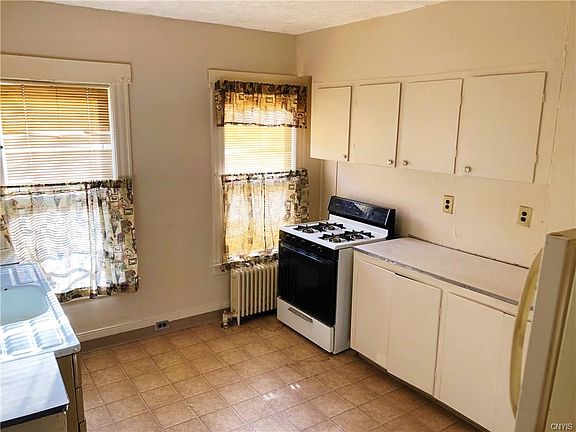 2nd image of 1023 Valley Dr