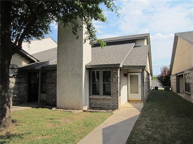 1st image of 3081 Crossroads Dr