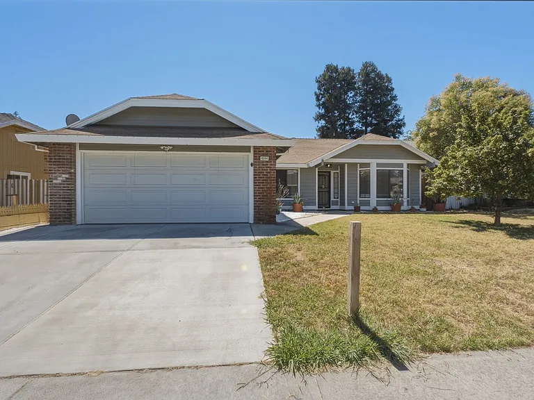 8034 Fairlands Way — Photo 1