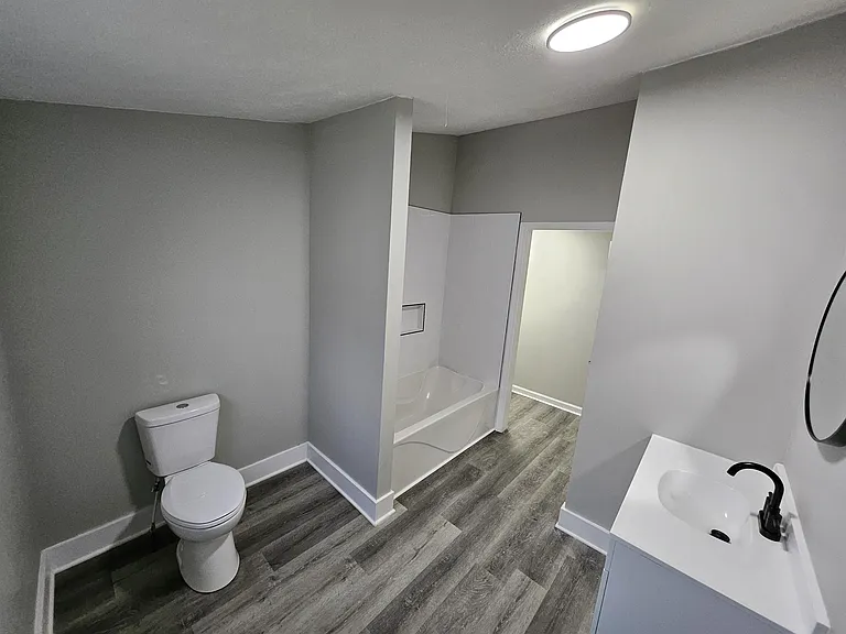 5221 Melrose Ave — Photo 16