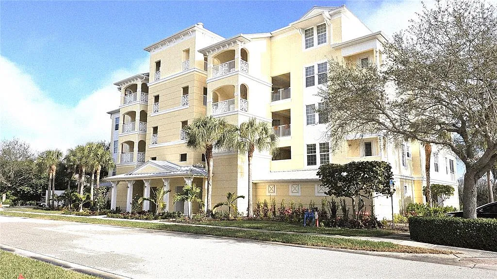 3 bed, 2.0 bath, 1729 sqft, $1,925 — Photo 2