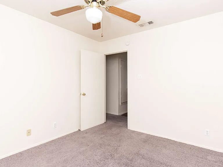 2014 Cedarhill Dr #C — Photo 8