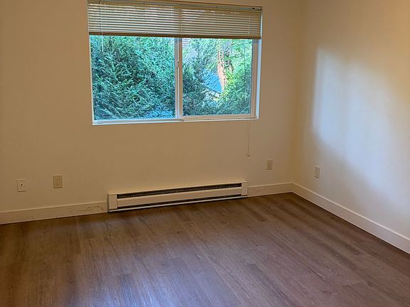 4th image of 10144 NE 187th St APT 54