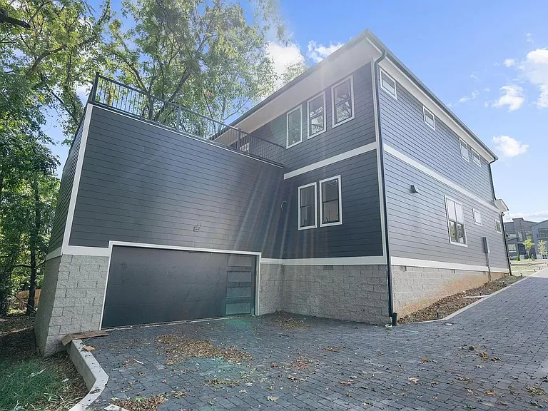 2321A Carter Ave — Photo 27