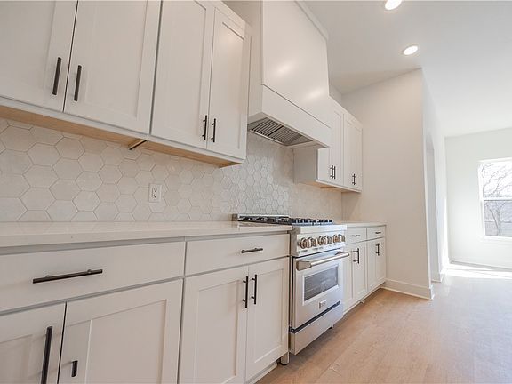 5th image of 2801 W Rutledge Ln