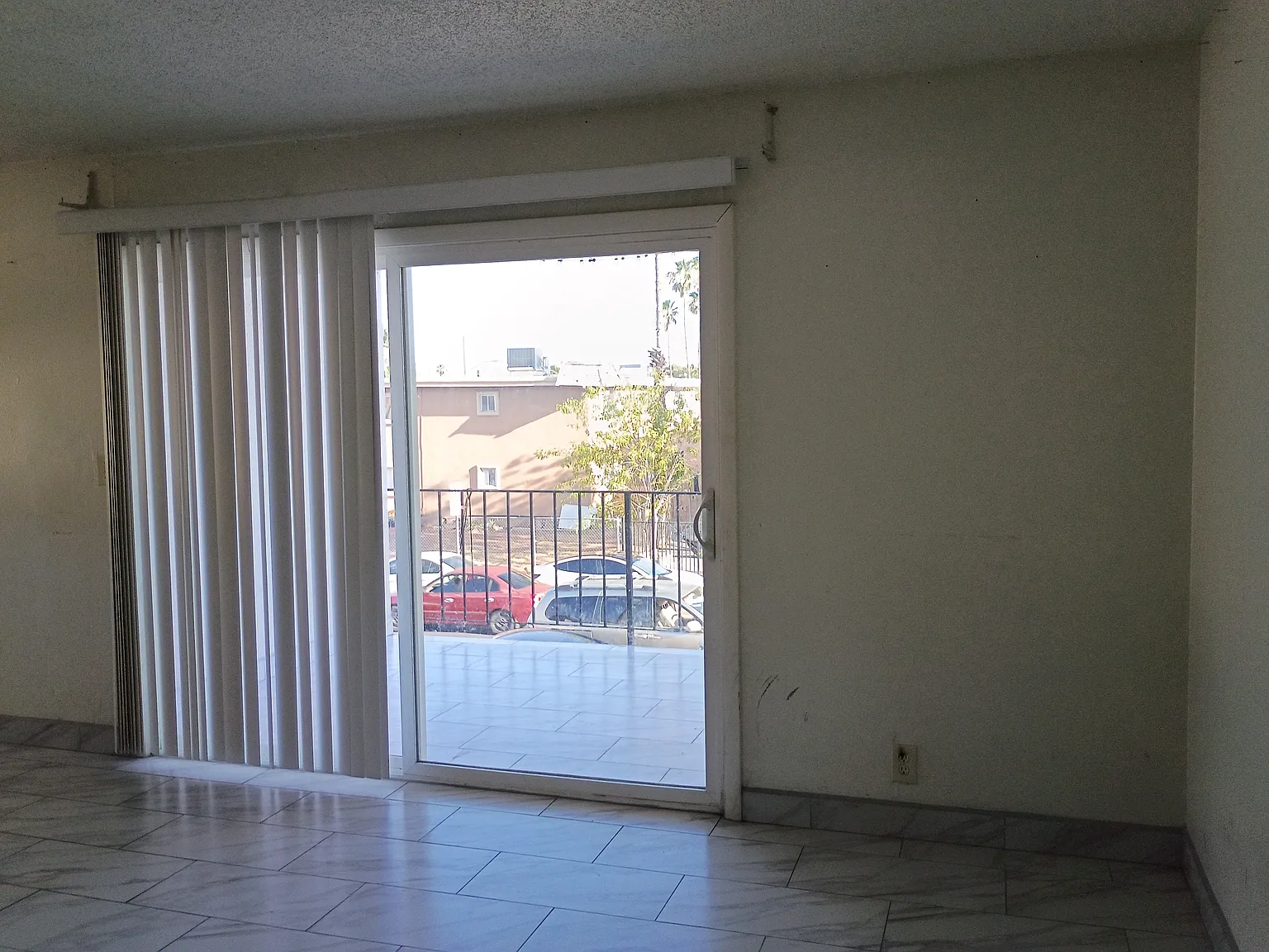 2 bed, 882 sqft, $1,300 — Photo 2