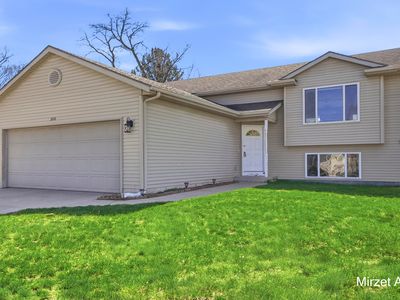 300 Regent St SE, Kentwood, MI, 49548