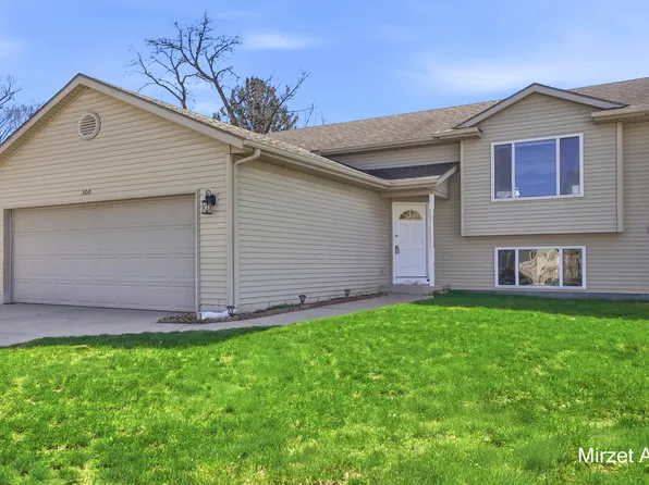 300 Regent St SE, Kentwood, MI 49548