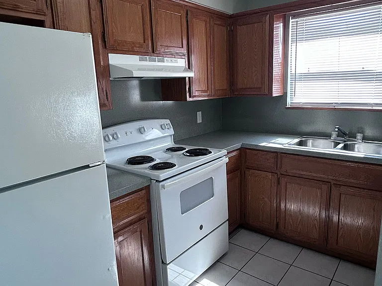 Las Violetas Apartments — Photo 64