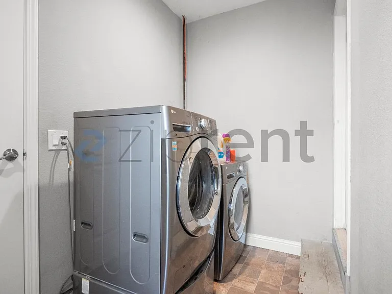 878 Quintinia Dr — Photo 16