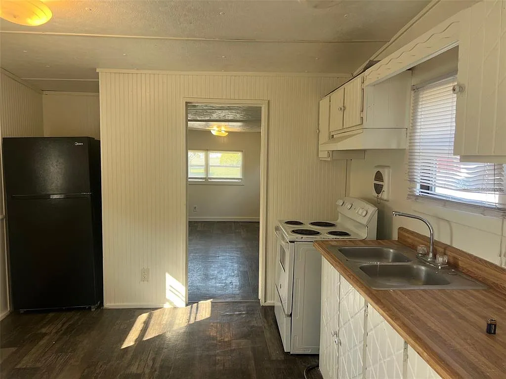 2 bed, 1.0 bath, 732 sqft, $1,095 — Photo 3