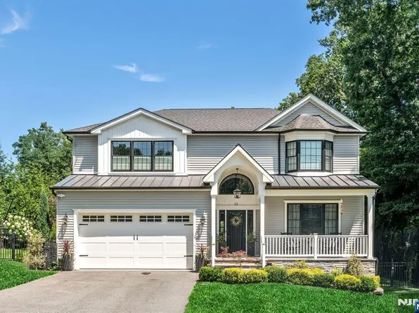22 Bryant Pl, Westwood, NJ 07675