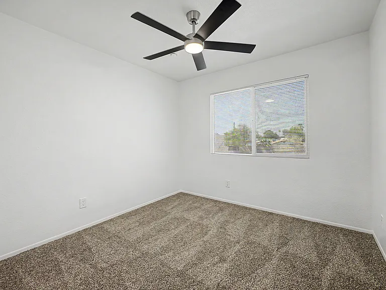 5984 N 48th Ave — Photo 21