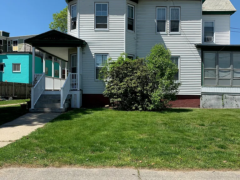 88 Roxbury St #3 — Photo 9