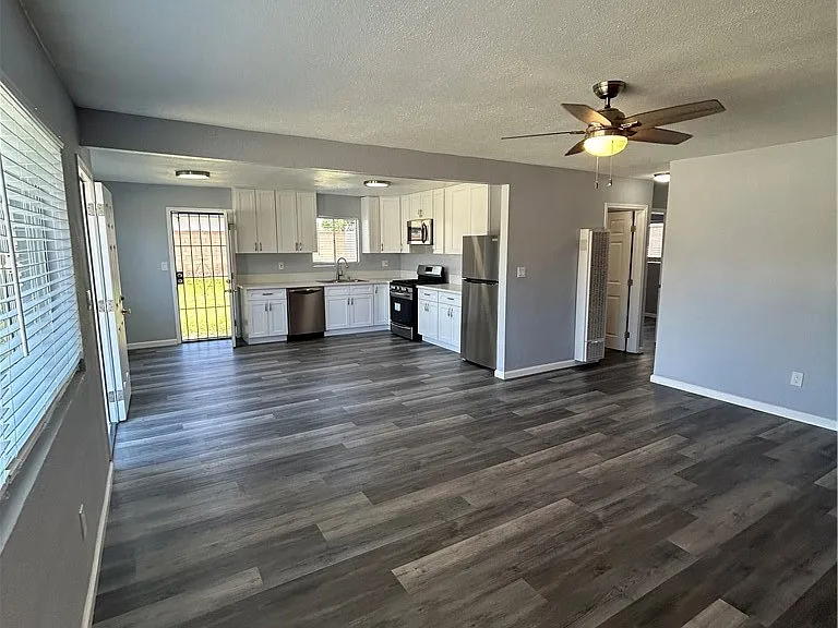 8523 Cedar St — Photo 17