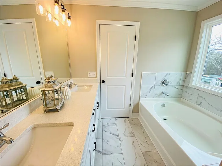 6960 Diana Cir — Photo 33