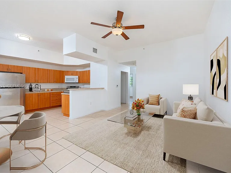 2851 Riverside Dr #207 — Photo 5