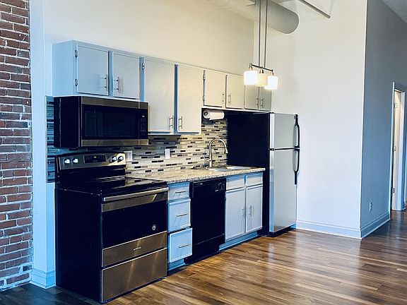 2nd image of 309 Delaware St #205