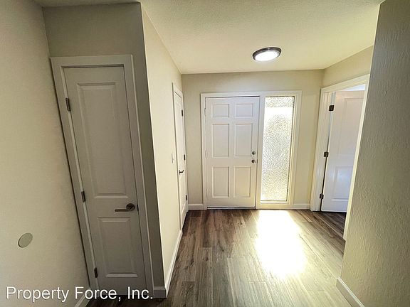 3rd image of 946 Tamarack Ln Unit 5