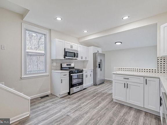 5th image of 207 S Rock Glen Rd