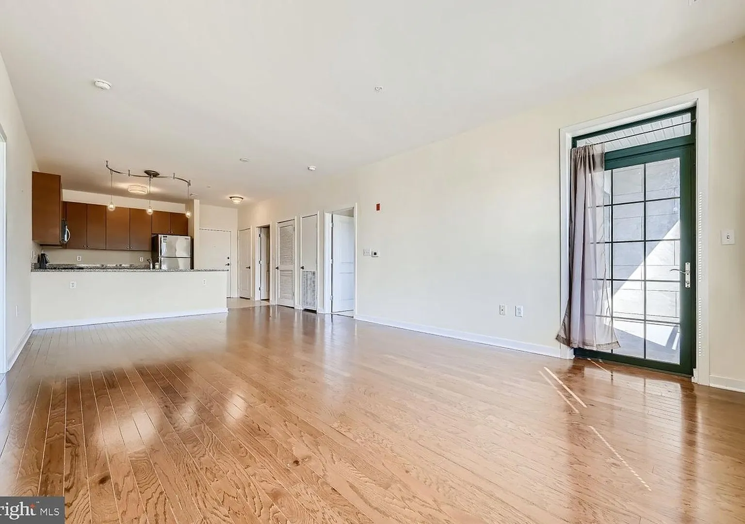 2027/2028 Off Campus Deluxe 2bd/2ba Charles Village condo w/ CAC & W/D in unit! Available 6/9/27 — Photo 4