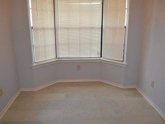 5th image of 400 Island Ct