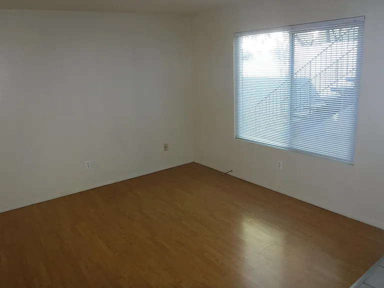 3925 33rd St #3 — Photo 2