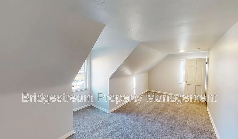 350 Wallace Dr — Photo 6