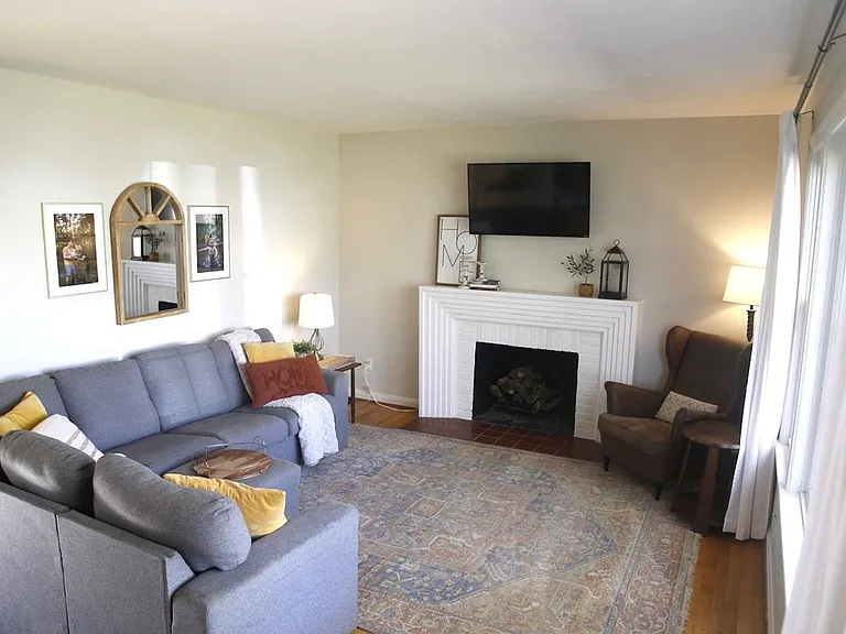 107 Middleboro Pl — Photo 4