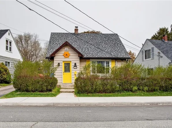 32 Montgomery Cres, Saint John, NB E2K 2S9