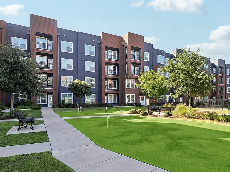 Amenity Courtyard