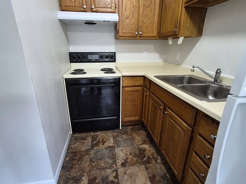 2nd image of 624 Ludington St #201