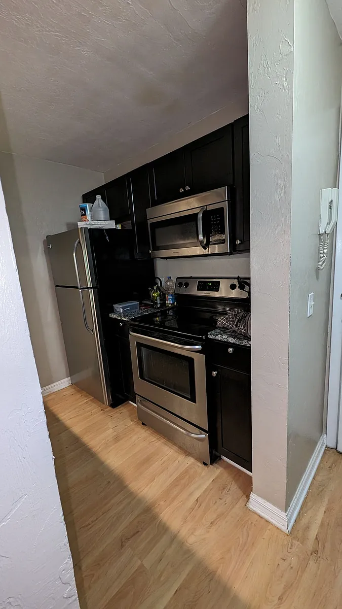Building Photo - 4000 SW 23rd St #4-302