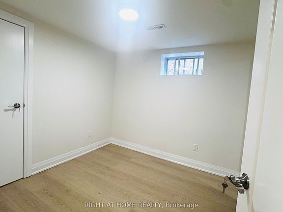 4th image of 26 Goodview Rd #Basement