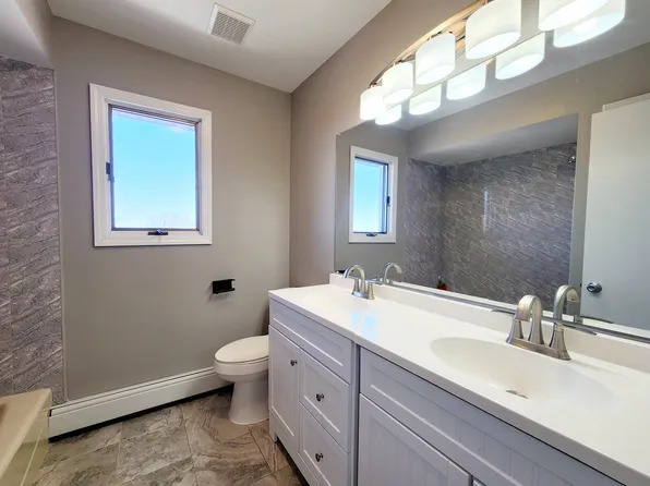 439B 9th St #B, Palisades Park, NJ 07650