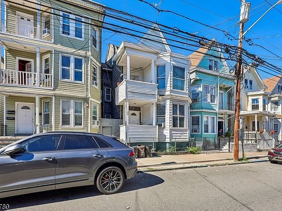 2nd image of 752 E 18Th St