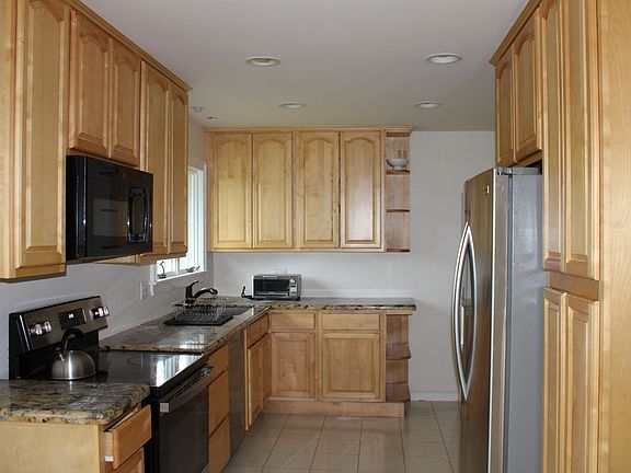 4th image of 4 Ginny Dr